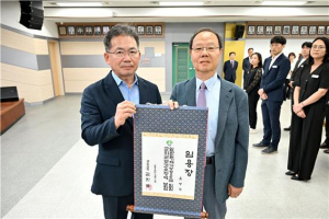 군위군 대구시 편입 후 경북대의대 교수 출신 보건소장