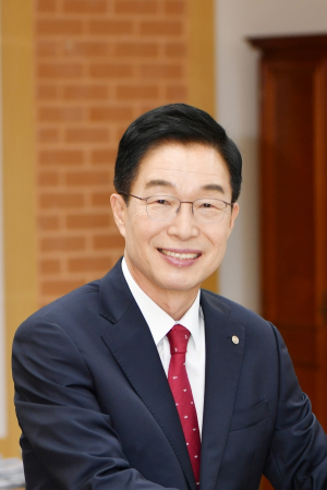 구속 기로? 의리의 임종식 교육감, 와중에 식구 챙기기 급급