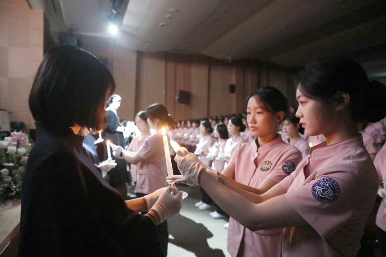 영남이공대학교에서 7일 ‘제40회 나이팅게일 선서식’을 개최했다./영남이공대