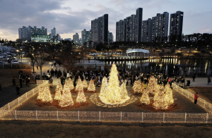 아이에스동서, 펜타힐즈W 크리스마스트리 점등행사 개최