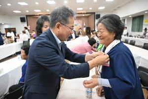 군위군, 어르신 모시고 ‘정 한상’…생활개선회 효 잔치