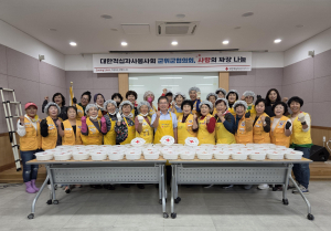 군위군, 새벽부터 볶은 짜장 한 솥…400가구에 따뜻한 한 끼