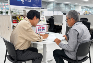 군위군, 돌봄 신청 전국 평균 10배…'온돌'처럼 마을 구석구석 살핀다