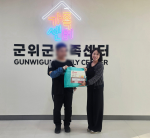 군위군, 생리대 한 상자에 담은 배려…여성 청소년 15명 지원